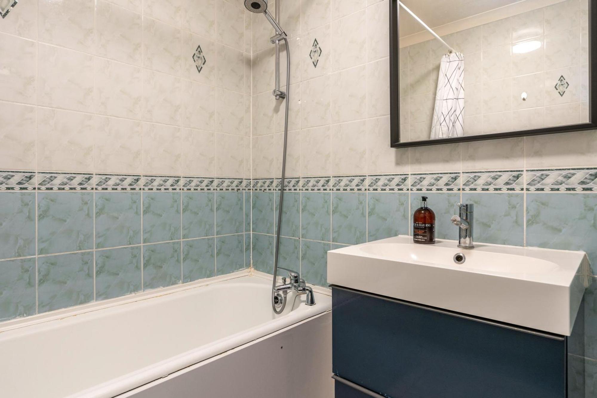 City View Apartments - Bow Лондон Экстерьер фото